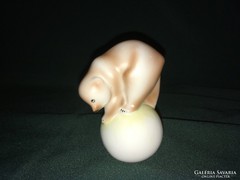 Hollóházi labdás medve porcelán figura