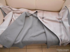 Vállkendő,/takaró/  130 széles 160 cm hosszú