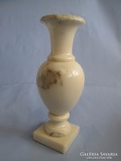 Hibátlan alabástrom váza talapzaton fehér márványos 850 g
