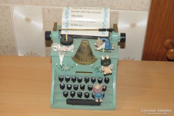 Zenélő írógépen macik mozognak, régi fa dísztrágy 