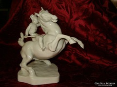 Herendi Leonardo da Vinci lovas harcos porcelán szobra