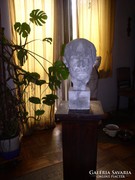 Férfi feje rövid bajússzal, gipsz szobor, 38 cm magas
