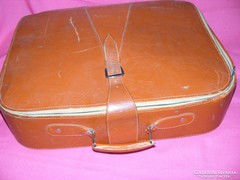 Antik bőr bőrönd CIPZÁRHIBÁS 