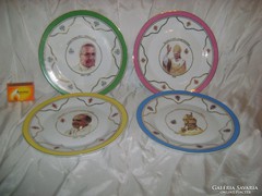 Négy darab porcelán emlék tányér pápákról
