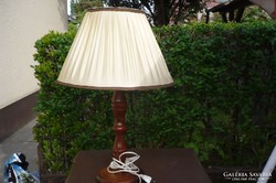 Fa koloniál asztali lámpa