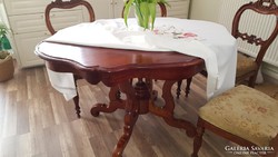 XIX. századi étkezőasztal + 6 db szék