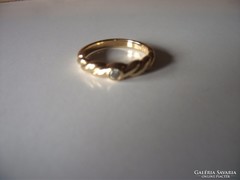 Fonott köves arany gyűrű