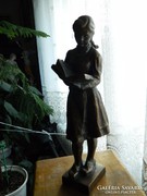Olcsai Kiss Zoltán  Olvasó lány  szobor kisplasztika