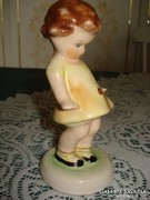 Nagyon régi KATICÁS kislány porcelán figura érdekes színekke