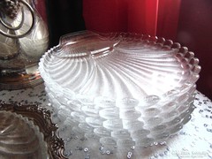 Kagyló alakú üvegtányérok a tenger gyümölcseihez