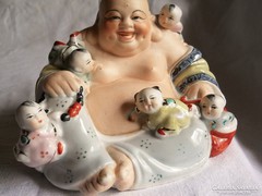Kínai kézi festett nevető Buddha vidám gyerekekkel ,porcelán LEÉRTÉKELVE