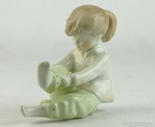 0L809 Jelzett Aquincumi porcelán kislány figura