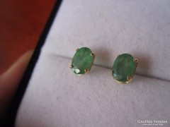 Tömör arany fülbevaló, látványos smaragd kövekkel