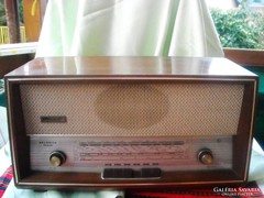 Melodija Luxus rádió , kb 40 éves