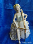 GDR porcelán figura barokkruhás hölgy nagybőgővel