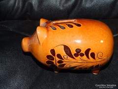 Folk art ceramic pig bush