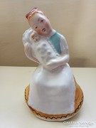 Hibátlan, bodrogkeresztúri anya kisbabával kerámia figura