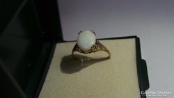 Aranygyűrű nemesopál kővel 1,75 gramm