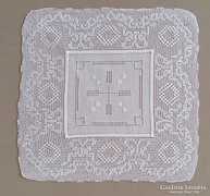 Pillekönnyű antik toledós-csipkés zsebkendők