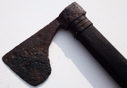 Kovácsolt vasból készült közép-európai harci balta
