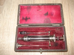 Régi injekciós készlet eredeti dobozában