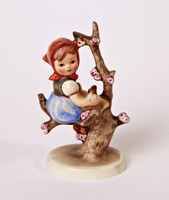Almafán ülő lány (Apple tree girl) - 10 cm-es Hummel figura