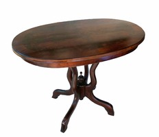 Walnut veneered neo-baroque spider table.