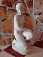 Horvát Géza (1879-1948) fiatal lány akt márványszobor.