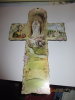 Lourde-i fakereszt, rajta Szűz Mária, Bernadette és a templom, dúsan aranyozott