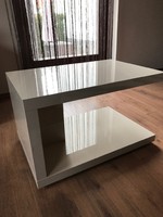 Magasfényű csontszínű modern kis dohányzóasztal, dohányzó asztal