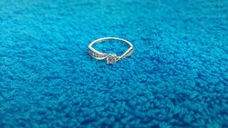 14K 585-ös gyönyörű cirkonkőves női fehérarany gyűrű!Garanciával!   