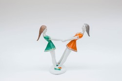 Hollóházi pörgő lányok játszó táncoló táncos retro táncosok