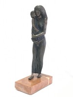 Kleopátra gyermekével, bronz szobor