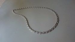 Ezüst lapos nyakék nyaklánc. Könnyű, dekoratív ékszer 925.