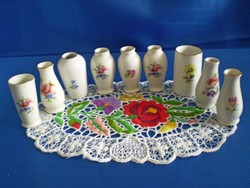 9 db Hollóházi porcelán pici ibolya váza egyben több forma és virág minta 