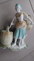 Biszkvit porcelán vízhordó lány