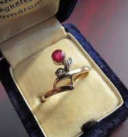 Klasszikus antik leveles bimbós 14 karátos arany gyűrű