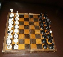 Régi dobozos sakktábla