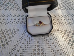 Arany gyűrű, 8 k, ametiszt és olivin kővel