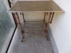 Bambusz asztal üveg tetővel