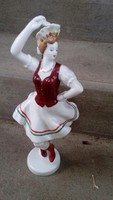 Hollóházi táncos magyar lány