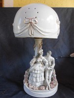 Nagyméretű porcelán éjjeli vagy íróasztal lámpa.Bécs 1920 körül.