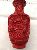 Antik kínai cinóber faragott vörőslakk váza 17cm magas.