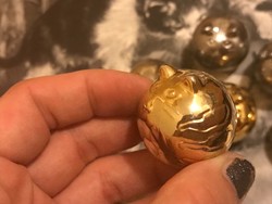 Fémműves cica cicus ezüst/arany fémfogantyú 
