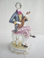 Hollóházi porcelán barokk zenész lantos fiú