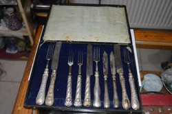 10 darab különféle ezüst kés és villa