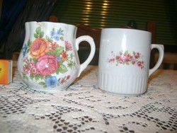 Régi Zsolnay, rózsás teás csésze - hasas és szoknyás