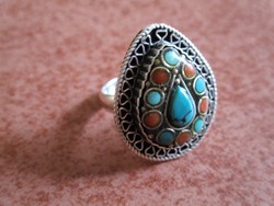 Türkizzel és korallal díszített ezüst gyűrű