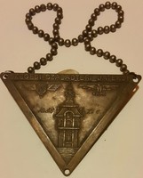 Berán Nándor:Szegedi Szabadtéri Játékok 1955.X.6.háromszög alakú, bronz plakett,lánccal,mérete:82 mm