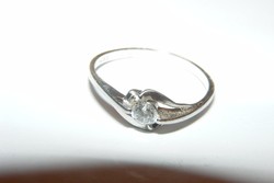 Ezüst gyűrű gyémánt hatású cirkonnal